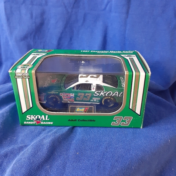NIB Revell Nascar #33 Ken Schrader 1997 Skoal Bandit Racing Chev $12.50 🇨🇦SHIP - Picture 13 of 15